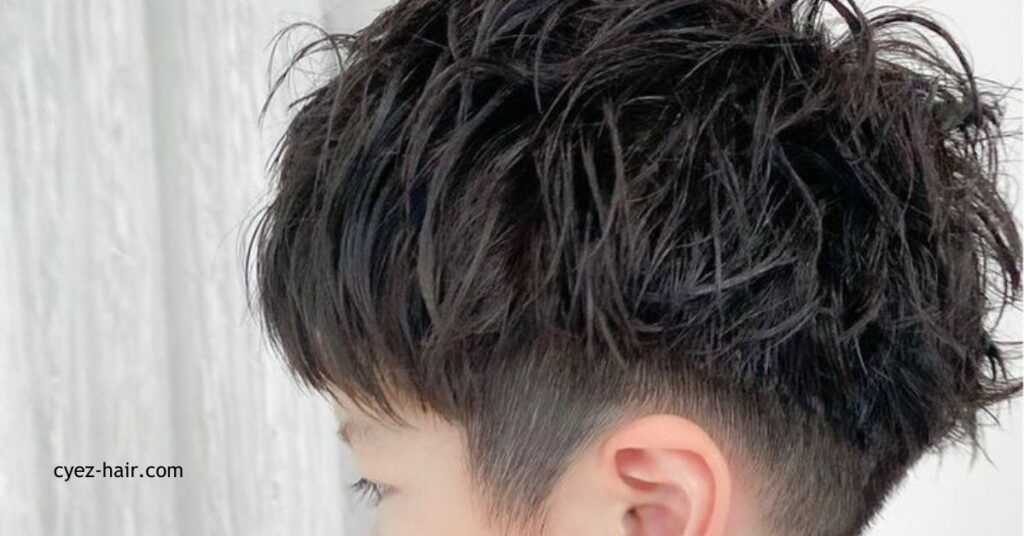 男児 ヘア スタイル完全ガイド:最新トレンドから年齢別おすすめまで 9 くせ毛の男児におすすめ