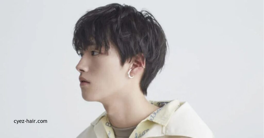 高校生必見!2025年メンズヘアスタイル最新トレンドとスタイリングガイド 4 レイヤーカットで動きとボリュームを