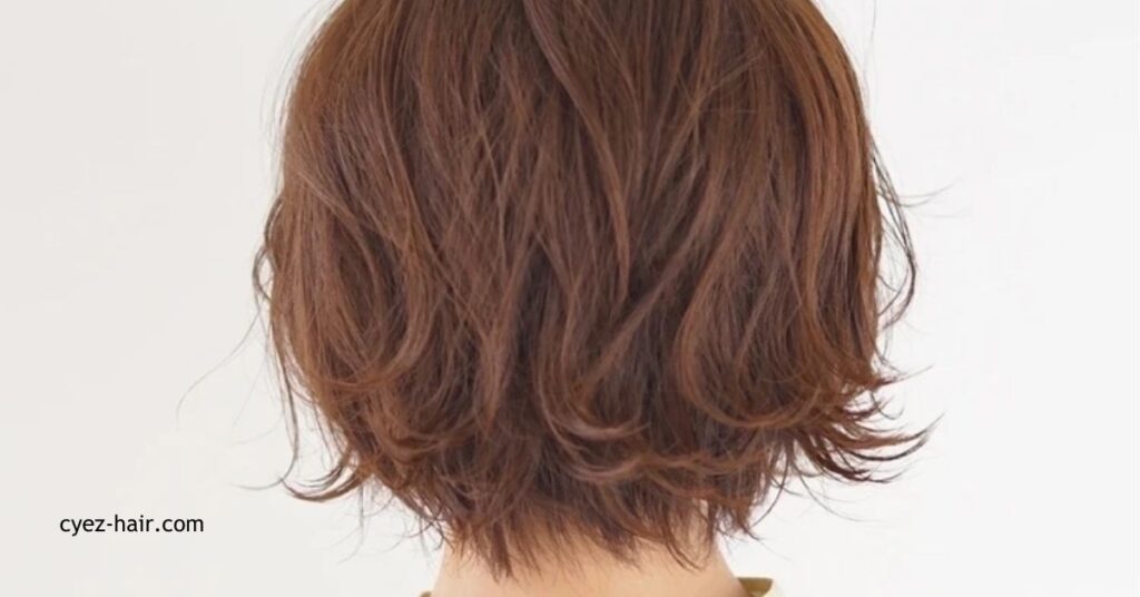 40代 ヘア スタイル ショート:自信を持てる最新トレンドとスタイリングガイド 11 冬に適した暖かみのあるヘアカット